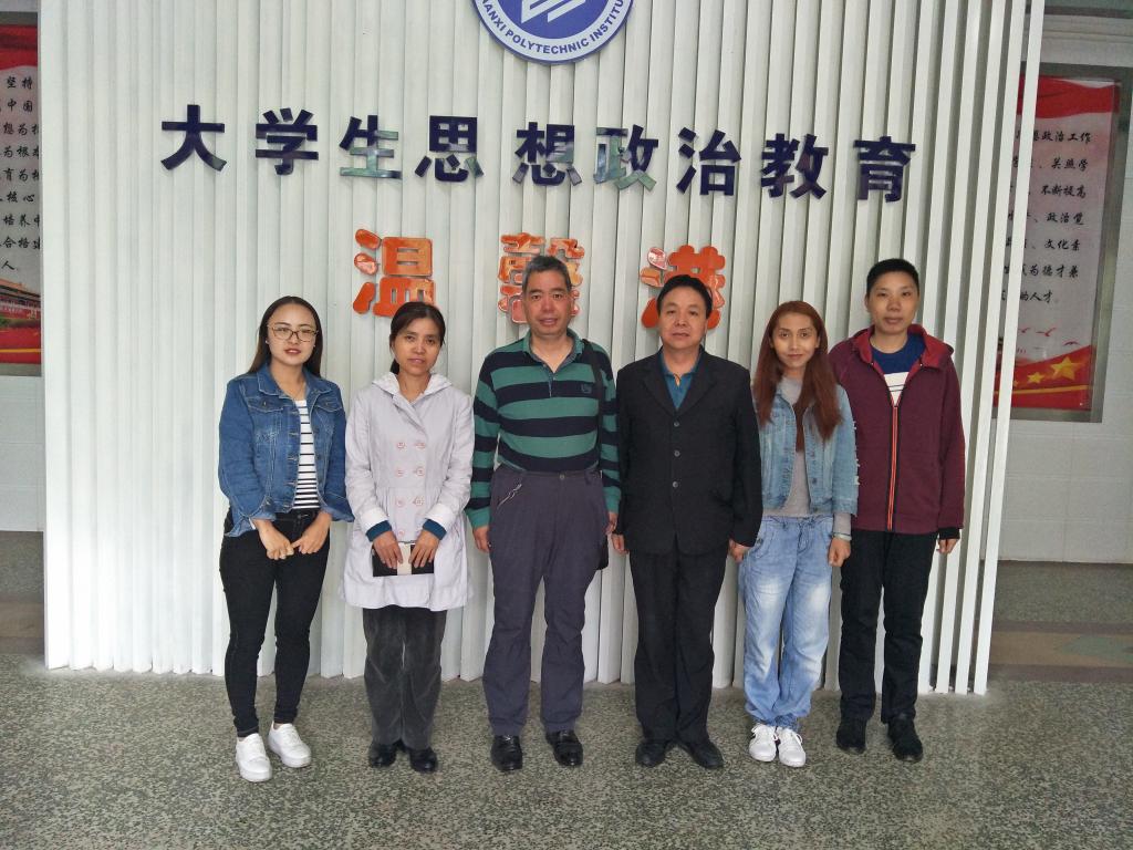 辅导员合影留念